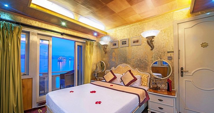 Legend White Dolphin Cruise