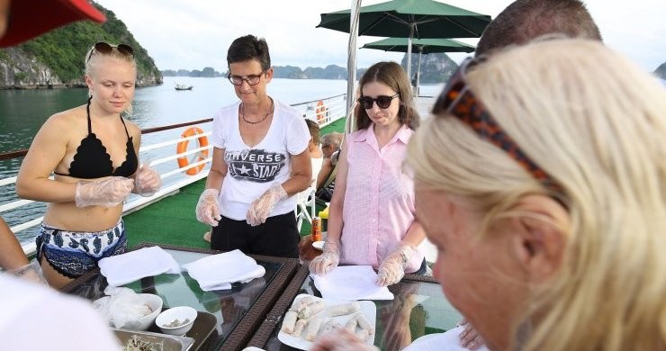 Legend White Dolphin Cruise