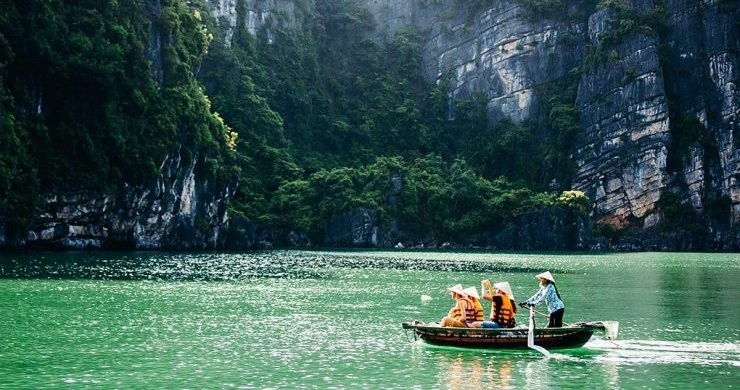 Legend White Dolphin Cruise