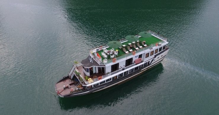 Legend White Dolphin Cruise