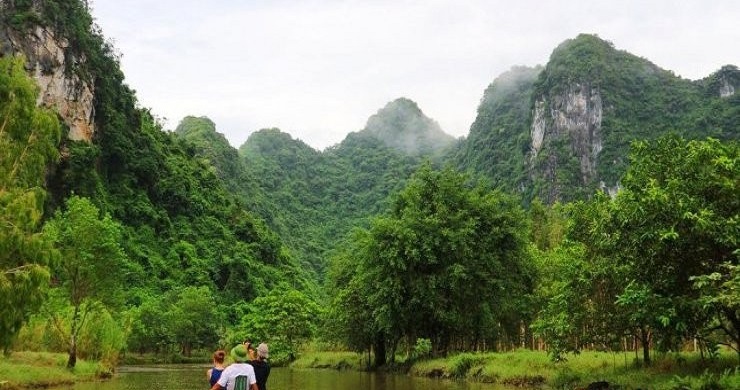 Luxury Hoa Lu - Tam Coc Small Group Day Trip
