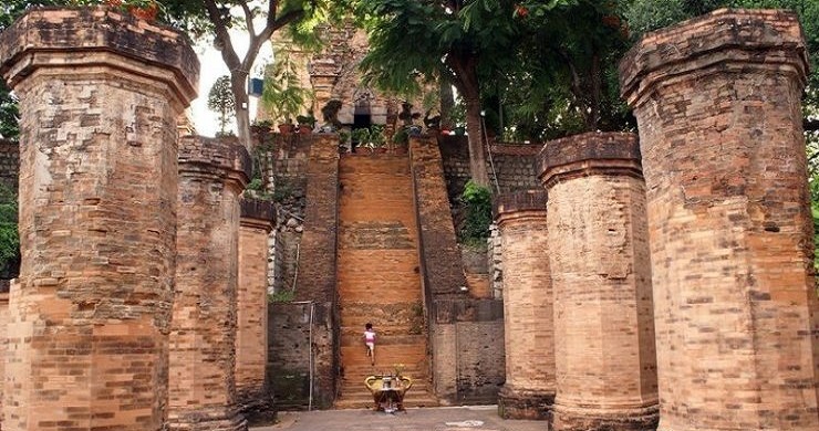 Yang Bay Waterfall & Mud Bath Day Trip